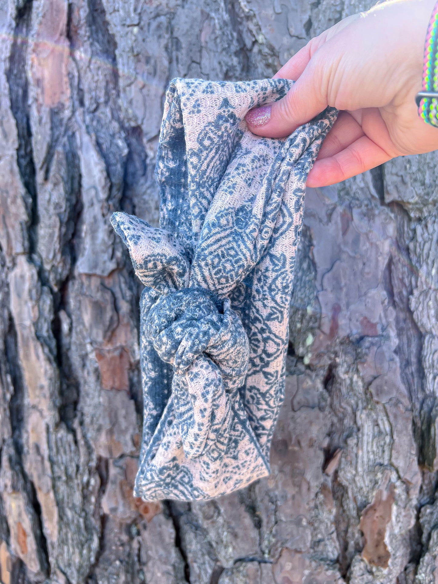 Porcelain Frankie Knot