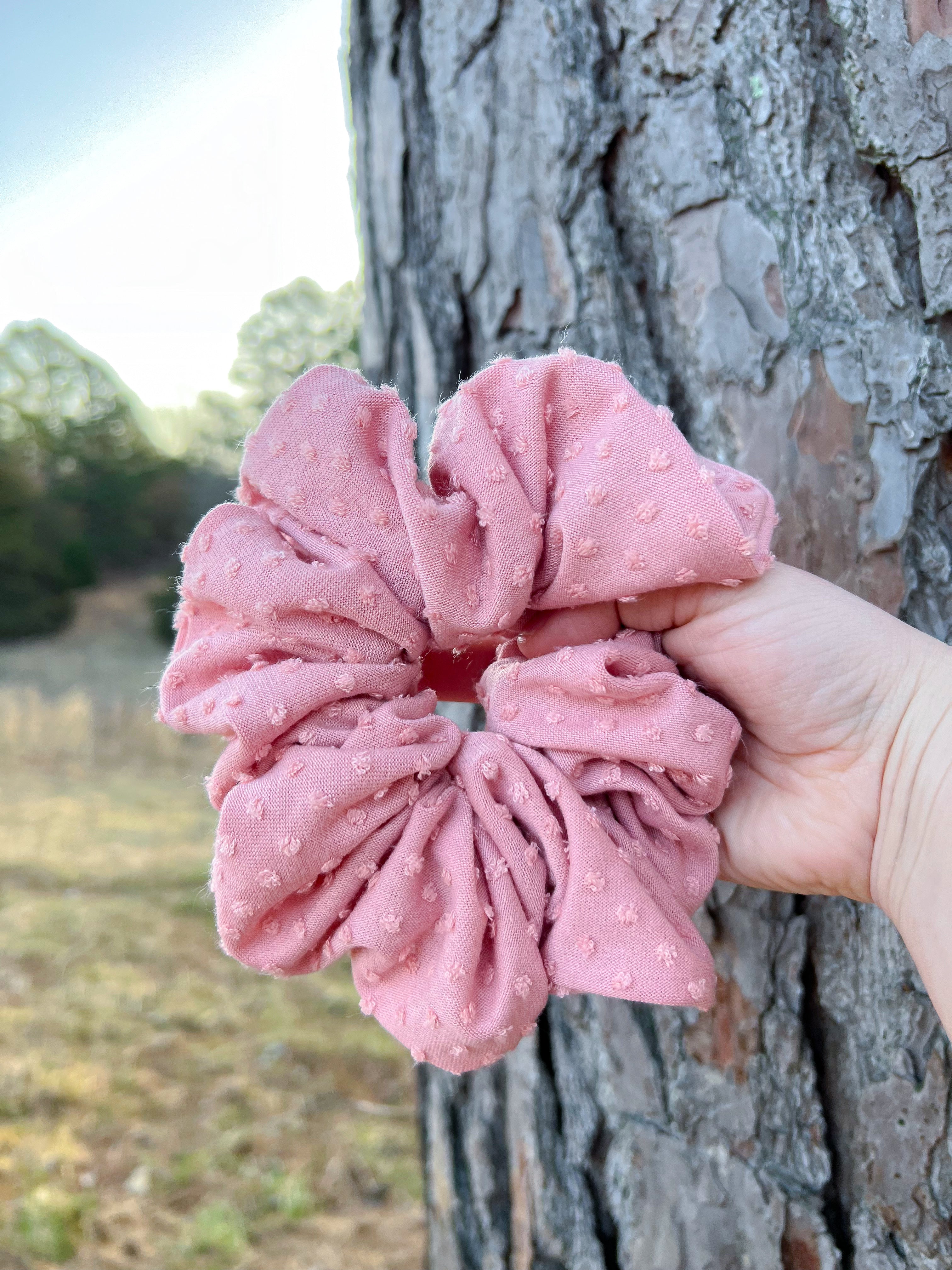 Rosè Scrunchie – Thread Positivity